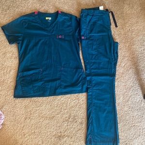 Women’s WonderWink (WonderFlex) scrub set.